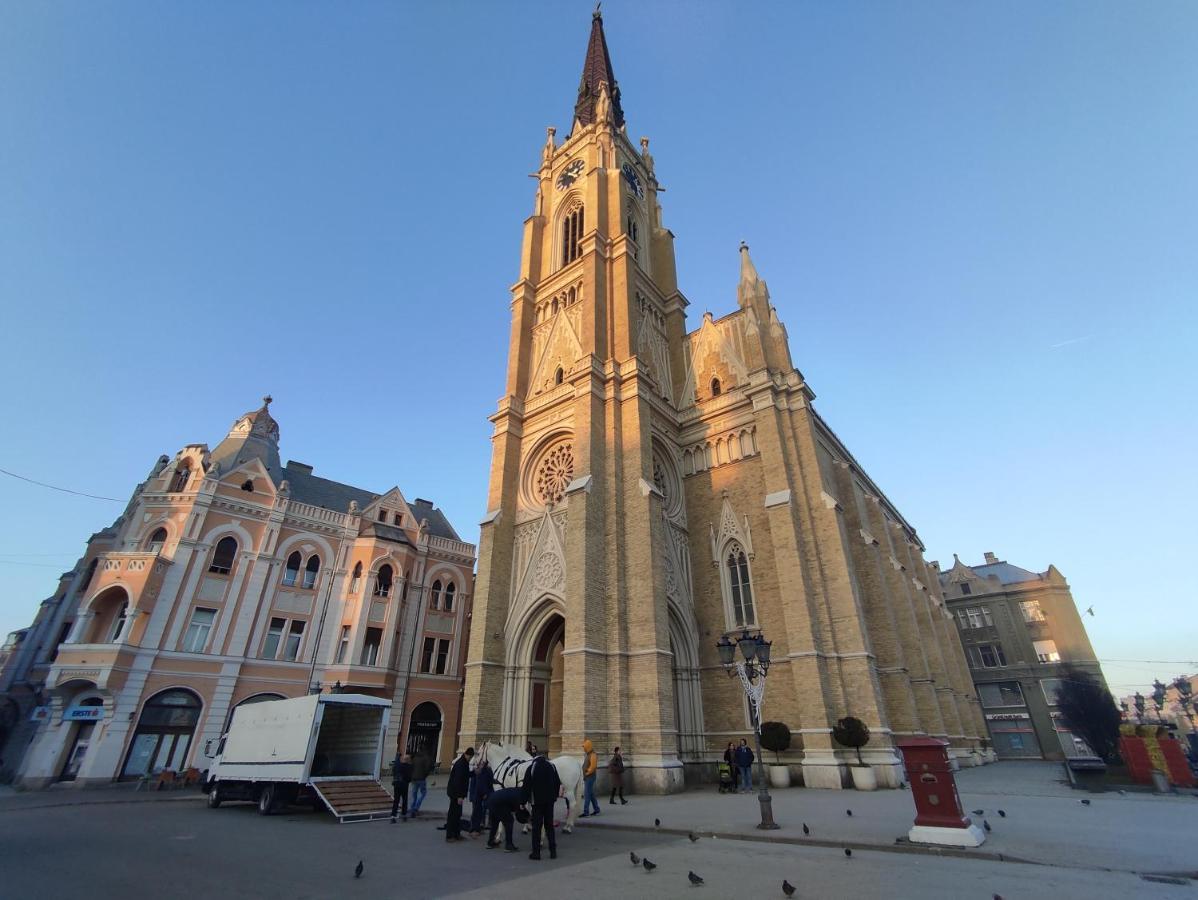Woody Appartement Novi Sad Buitenkant foto
