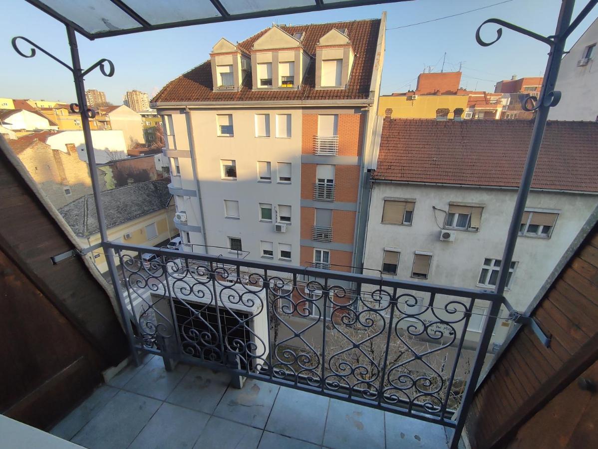 Woody Appartement Novi Sad Buitenkant foto
