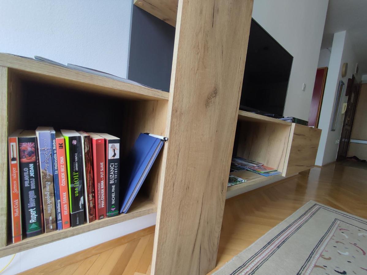 Woody Appartement Novi Sad Buitenkant foto