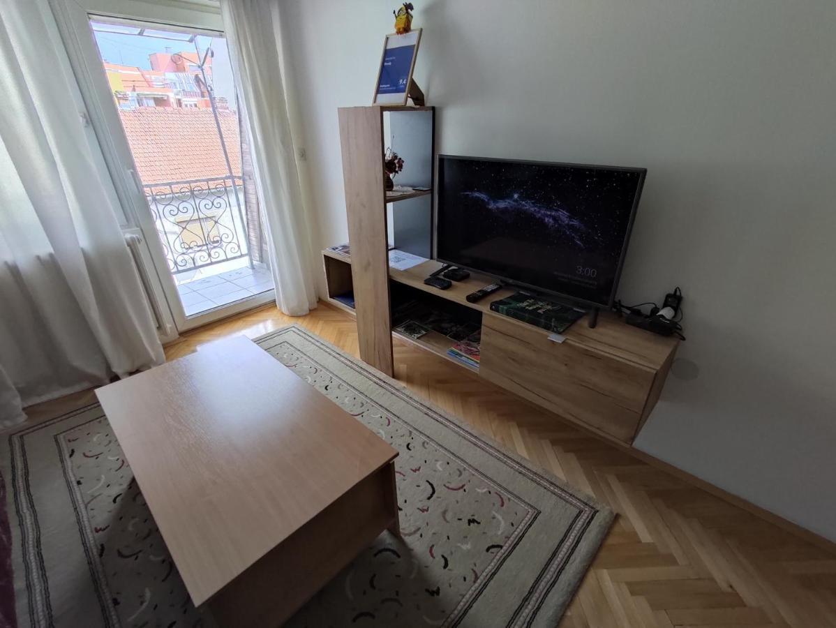 Woody Appartement Novi Sad Buitenkant foto