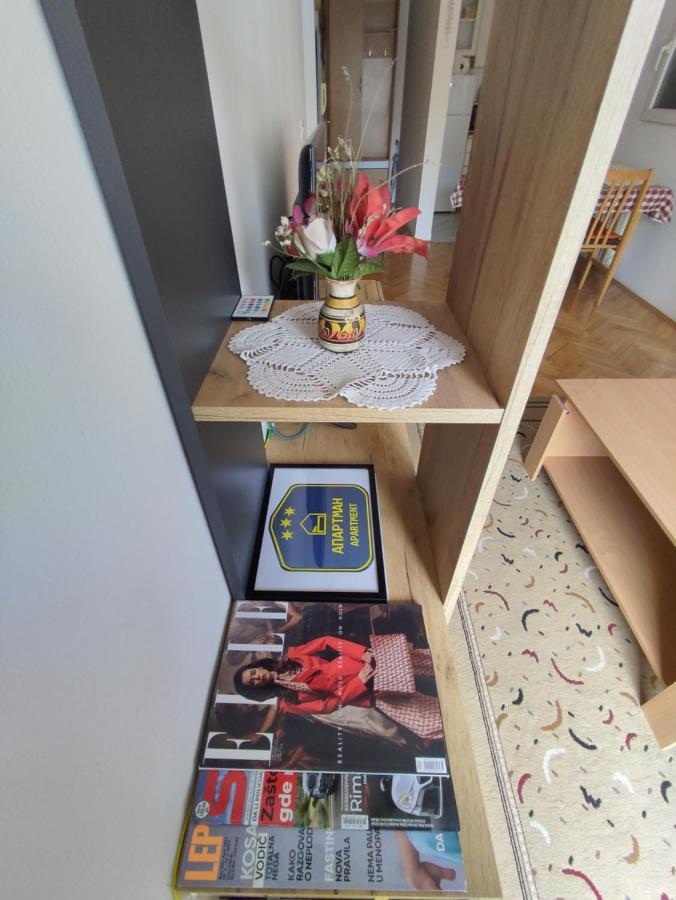 Woody Appartement Novi Sad Buitenkant foto