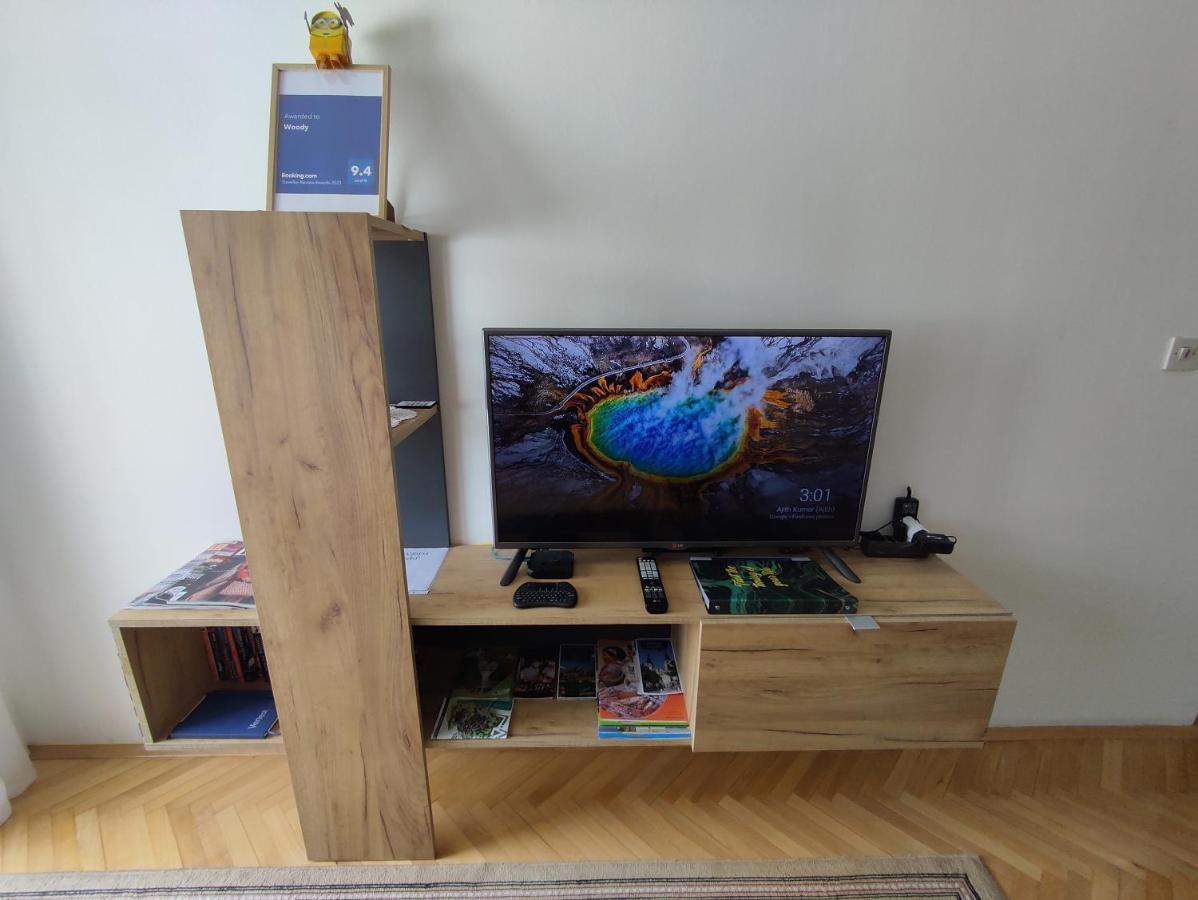 Woody Appartement Novi Sad Buitenkant foto