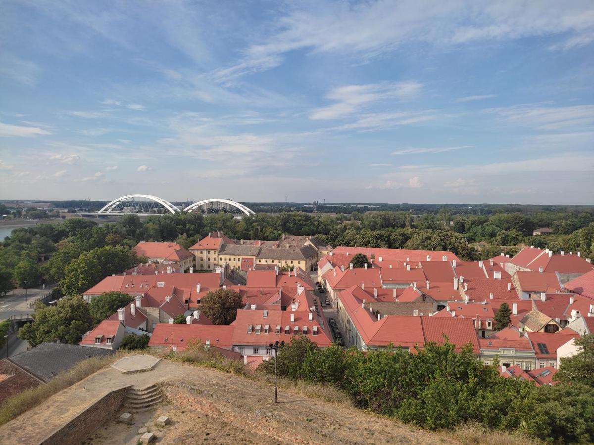 Woody Appartement Novi Sad Buitenkant foto